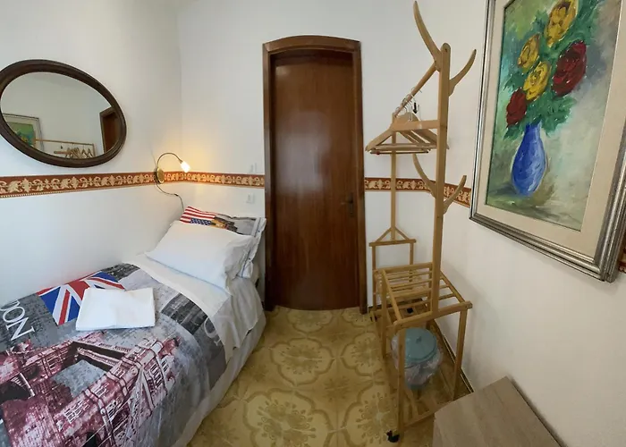 Something Else In Kingsclass Pensión