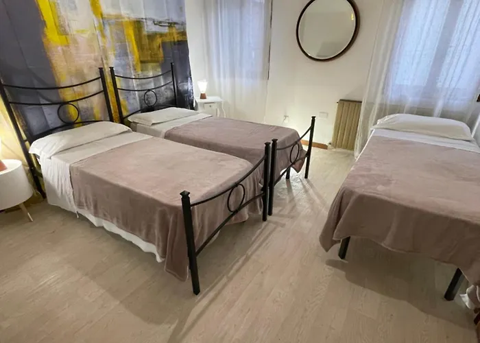 Something Else In Kingsclass Pensión *