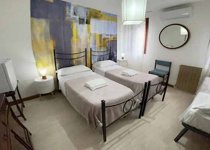 Something Else In Kingsclass Pensión *