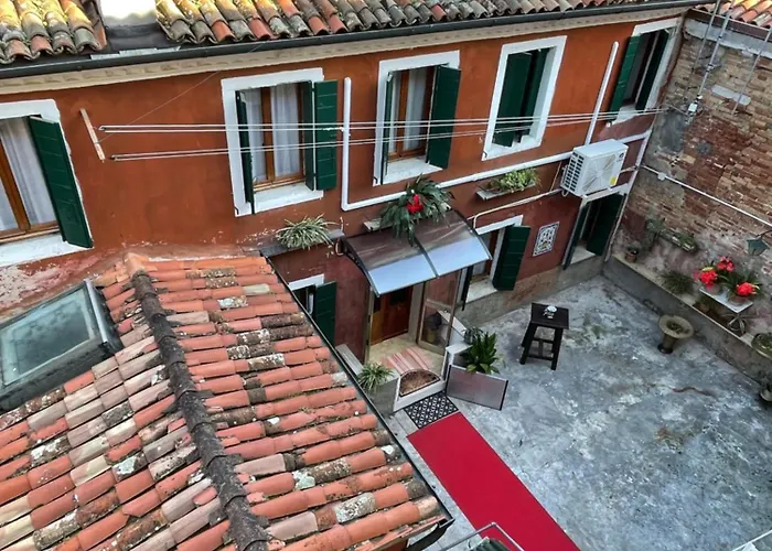 Something Else In Kingsclass Pensión *