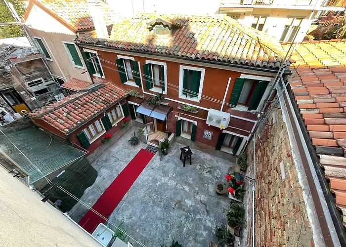 Something Else In Kingsclass Pensión