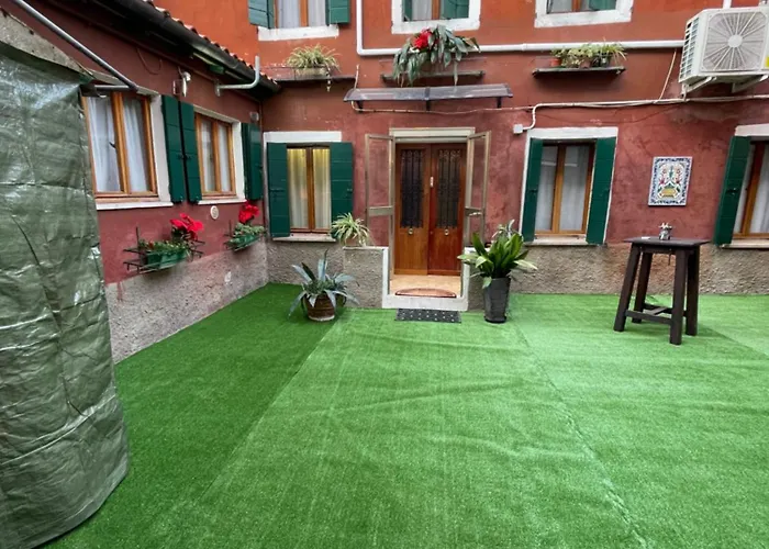 Something Else In Kingsclass Pensión