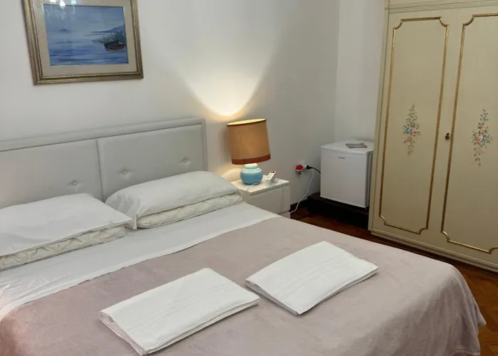 Pensión Something Else In Kingsclass Venecia