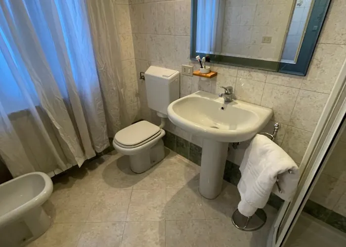 Something Else In Kingsclass Pensión *