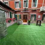 Something Else In Kingsclass Gæstehus