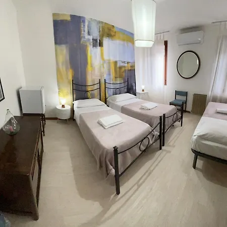 Something Else In Kingsclass Венеция