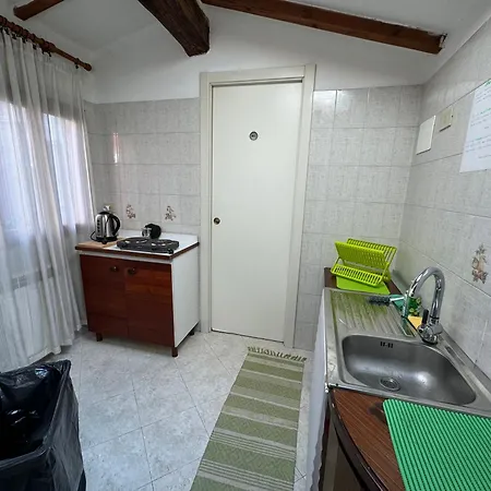 Something Else In Kingsclass * Velence