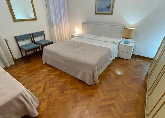 Something Else In Kingsclass * Velence